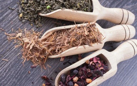 Erbe e tisane che aiutano a controllare la glicemia Erbe e tisane che aiutano a controllare la glicemia