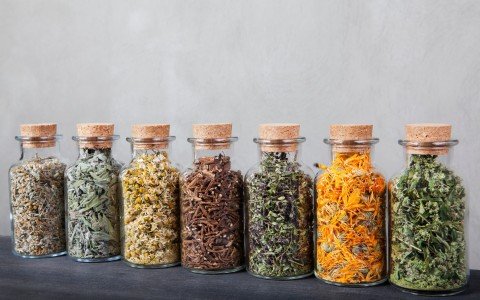 Loose Herbs and Packaged Herbs: What's the Difference?